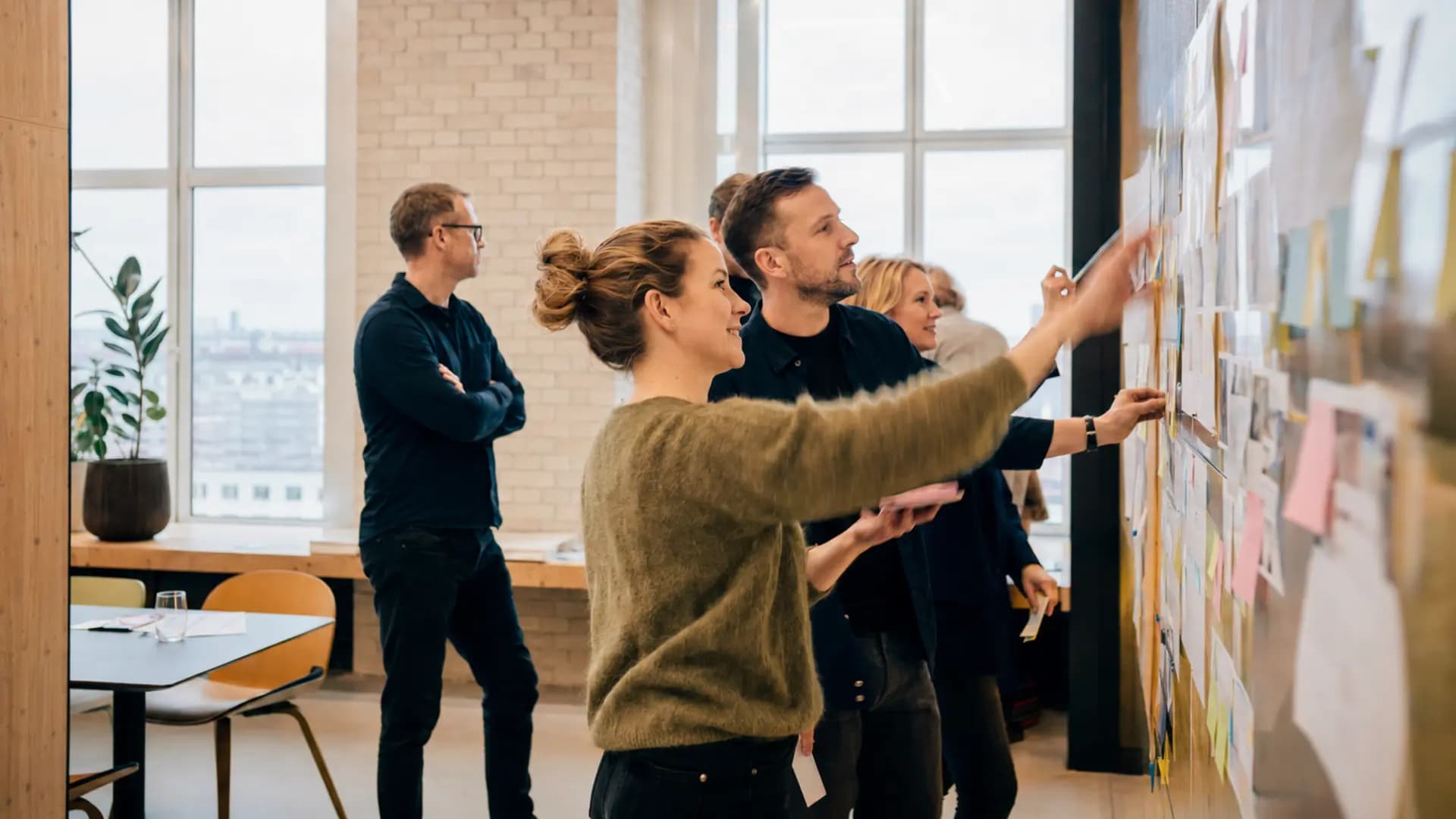 Et team afklarer retning og næste skridt i en fælles proces